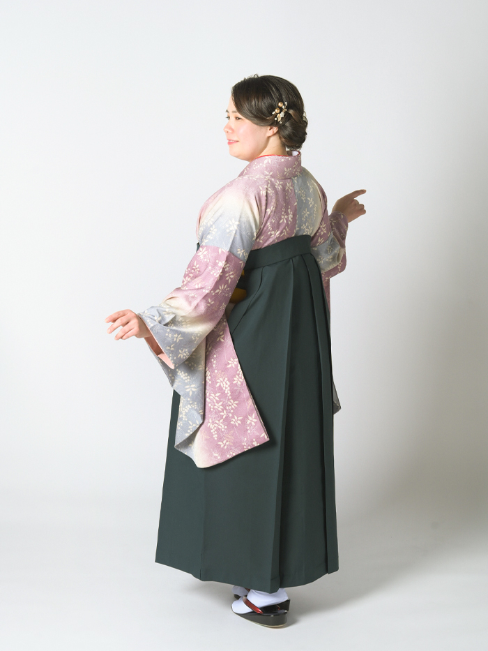 後ろ姿の女性教員