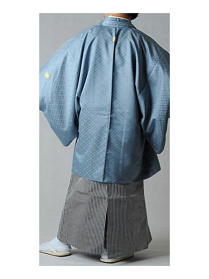 二十歳の集いにメンズ袴立ち姿