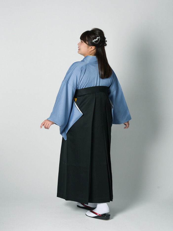 後ろ姿の卒業袴の女性