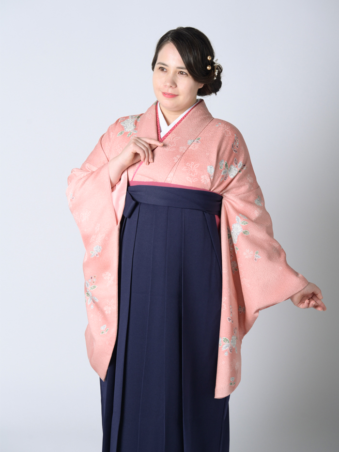 卒業袴で嬉しそうな笑顔の先生