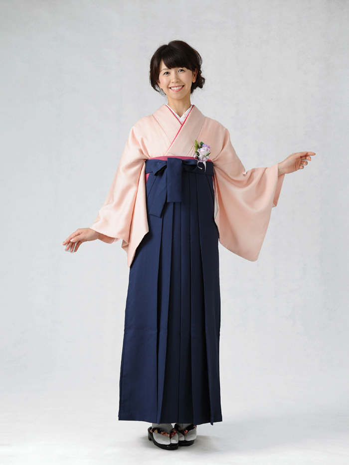 ＜12/14まで通常価格より16％OFF＞【一尺三寸＆袴レンタル】【色無地】 サーモンピンク＋紺無地袴