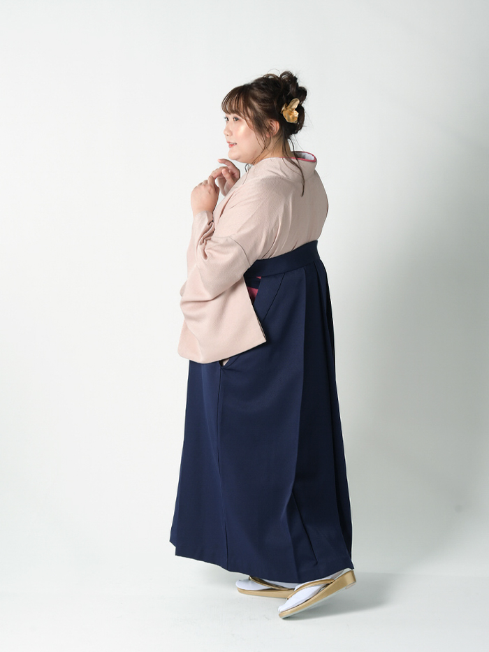 後ろ姿の卒業袴の女性