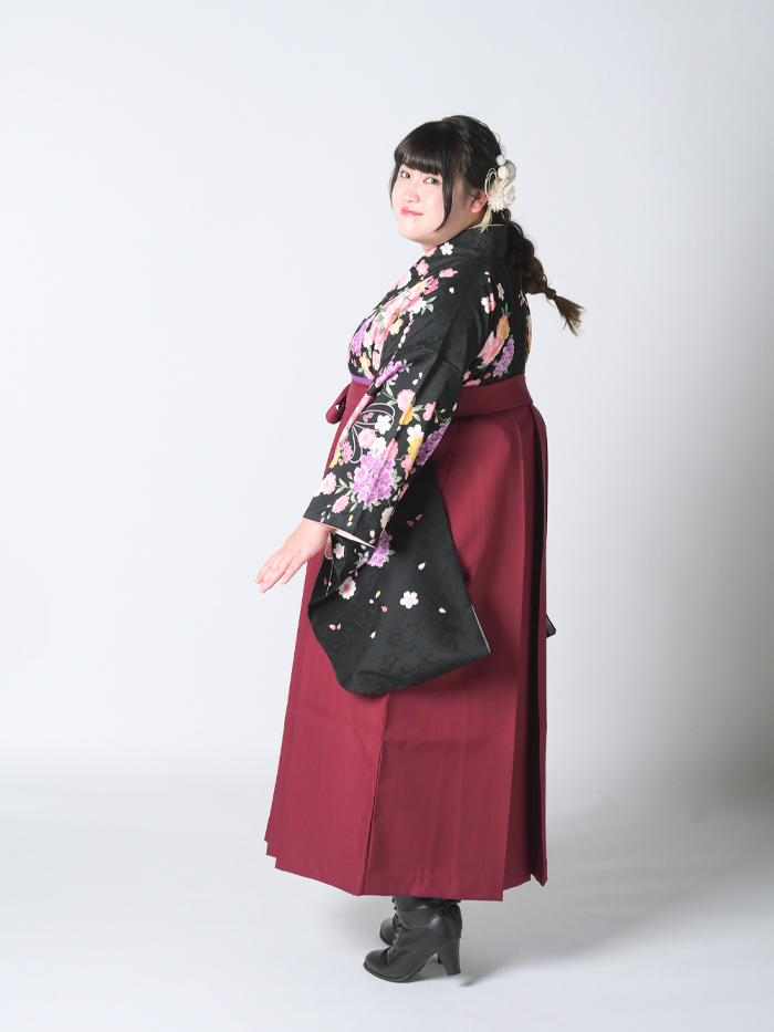後ろ姿の女性教員