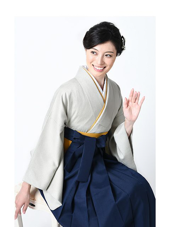 トールサイズ立ち姿の卒業袴