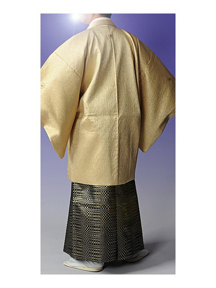 二十歳の集いにメンズ袴立ち姿